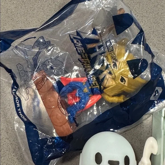 BUNDLE | Random kids toys | meal & blind bags toys - Picture 2 of 6